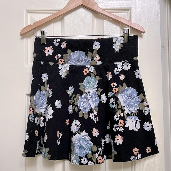 Garage Floral Black Stretch Mini Skirt Women’s Size M - Picture 1 of 4